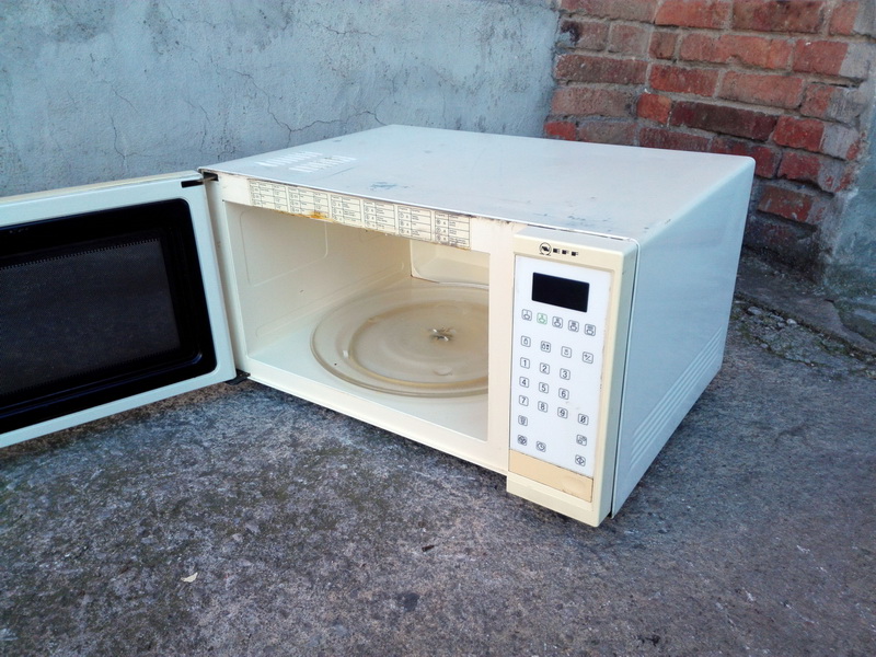 microondas 30.5x55.5x40-44 1u